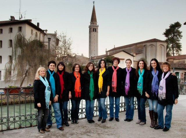 Musica bollicine e solidarietà a Pordenone con il coro Simple Voices