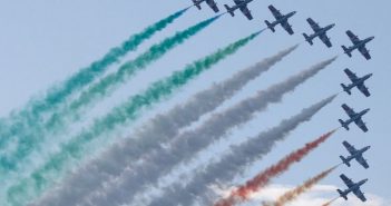 Il cielo si tinge del tricolore da 60 anni