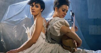 PETRA MAGONI e ILARIA FANTIN concerto all’alba sul mare sabato a Aprilia Marittima