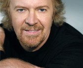 UMBERTO TOZZI in concerto a Palazzolo dello Stella con il tour dei successi “Gloria Forever”