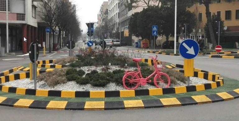 Pordenone biciclette rosa
