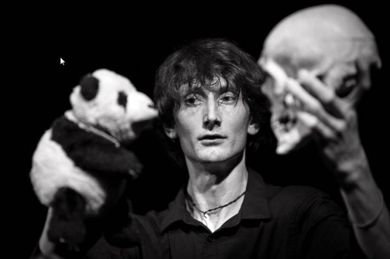 2017-07-10 12_55_32-Giovedì_ TSU presenta _Happy Bones_, lo spettacolo noir del genio sloveno Matija