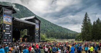 IL NO BORDERS MUSIC FESTIVAL SALUTA I LAGHI DI FUSINE asafavidan_fusine_noborders