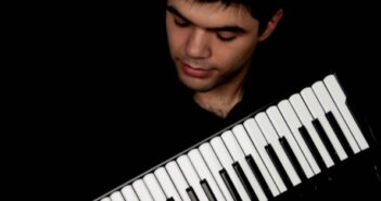 NEI SUONI DEI LUOGHI – Il “Concerto al Buio”