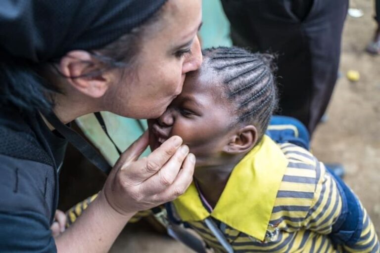 Paola Viola in missione in Kenya 1