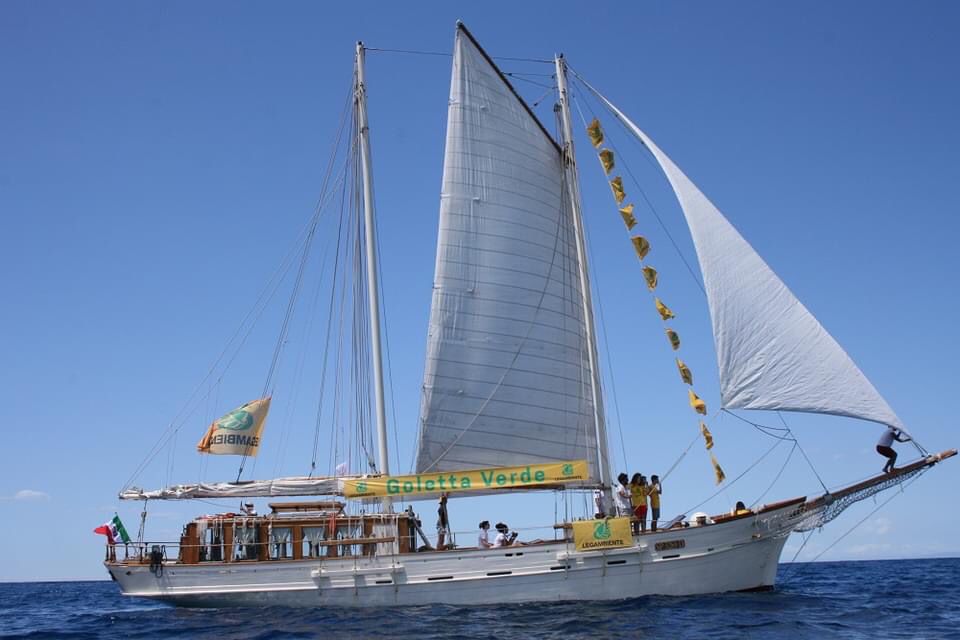 barca a vela di Goletta verde