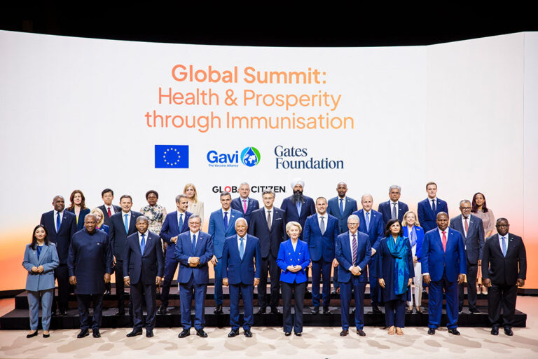 foto di rito con leader europei che hanno partecipato al Gavi summit