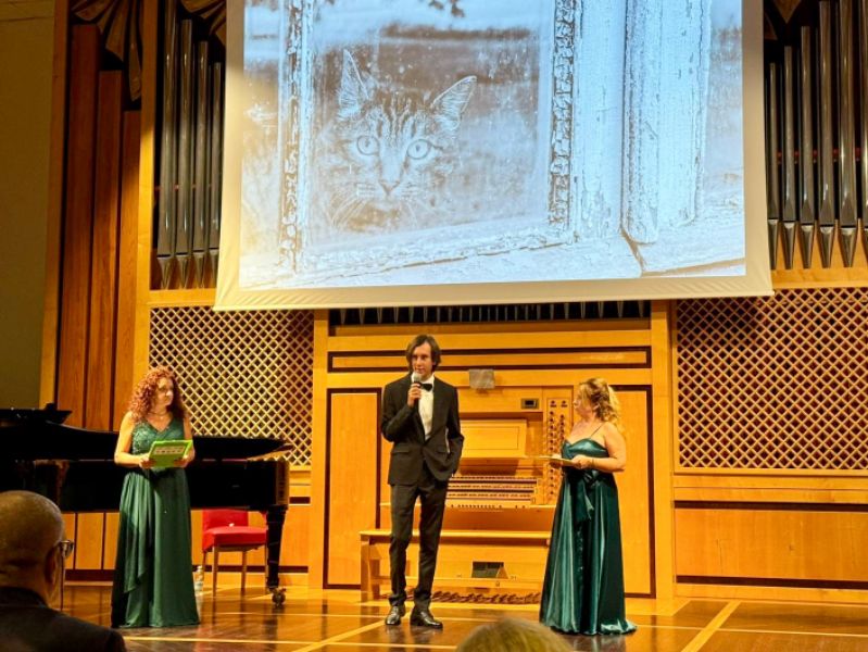 AranCosentino_sul_palco_premiazione_GiovaneEccellenza