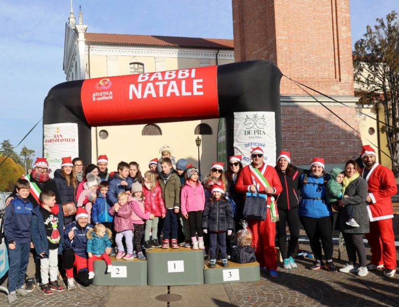 Babbi Natale 3_La premiazione dei gruppi scolastici